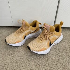 Nike Women's Athletic Shoes in Yellow and Black